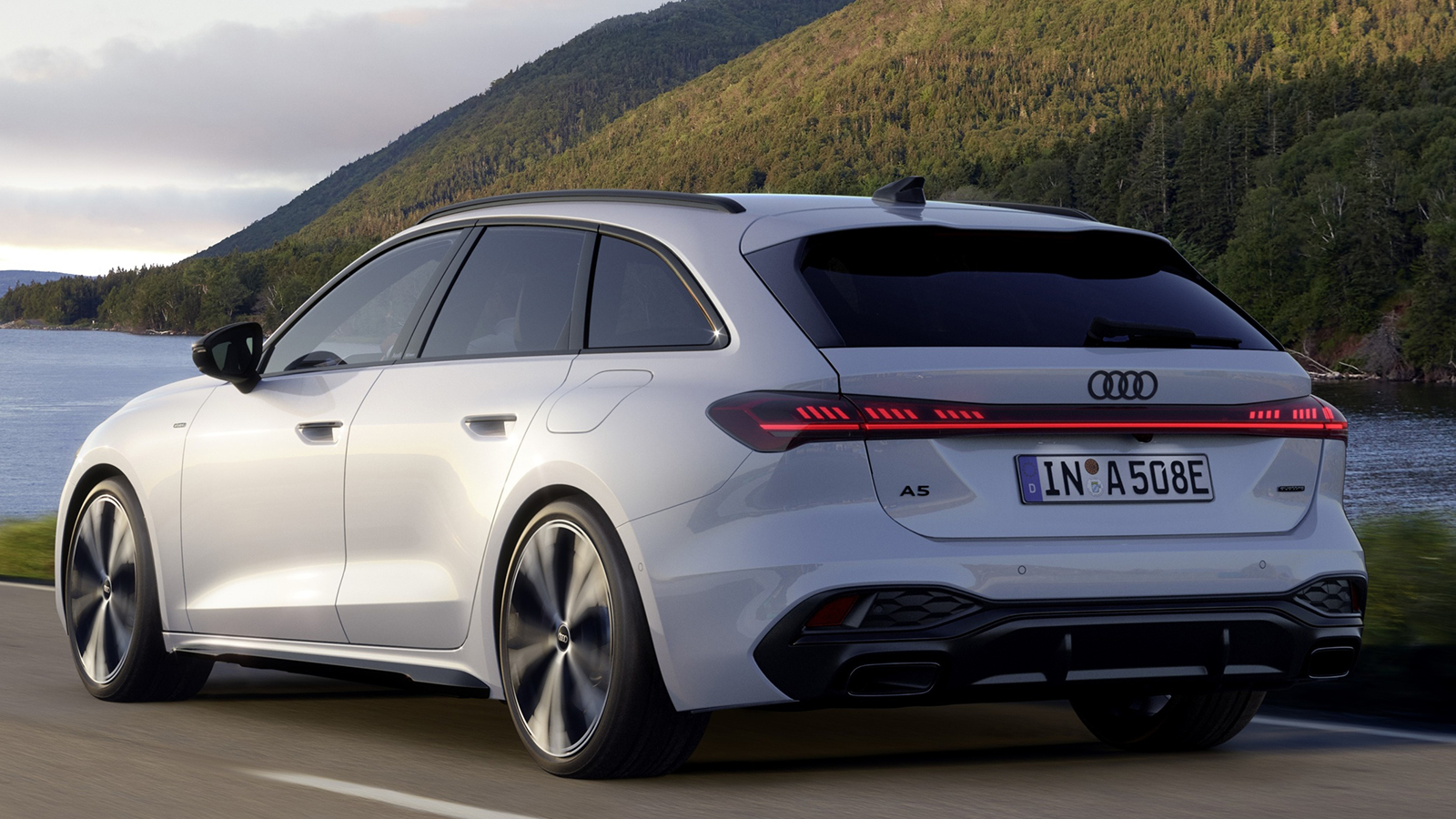 Ντεμπούτο για το Plug-in υβριδικό Audi Α5 με έως 367 άλογα